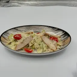 سلطة سيزر بالدجاج